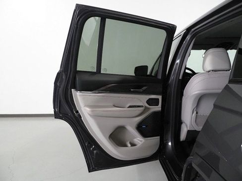 Used 2023 Jeep Grand Cherokee Overland image 64