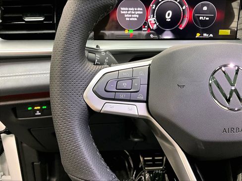 New 2026 Volkswagen Tiguan SE R-Line image 17