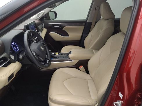 Used 2020 Toyota Highlander Limited FWD image 17