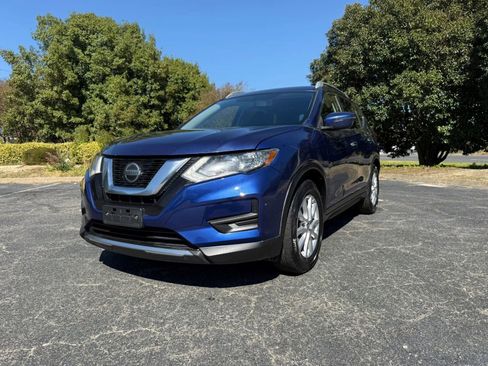 Used 2018 Nissan Rogue SV FWD image 2