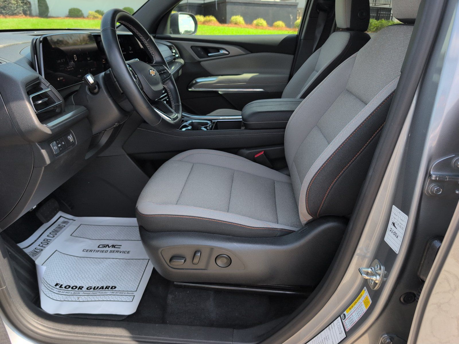 Used 2026 Chevrolet Traverse LT w/ Driver Confidence Package FWD image 14