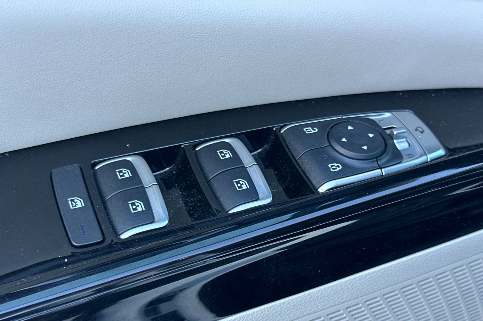 Used 2024 Kia Carnival SX Prestige FWD image 12