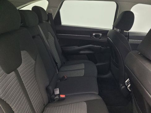 Used 2022 Kia Sorento LX FWD image 19