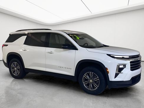 Used 2025 Chevrolet Traverse LT FWD image 56