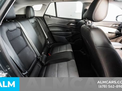 Used 2025 Chevrolet Trax LT FWD image 17