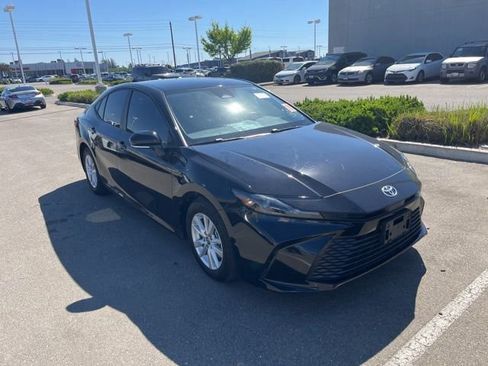 Used 2025 Toyota Camry LE image 3