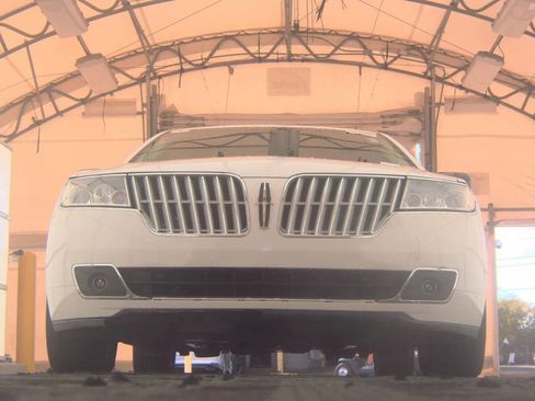 Used 2011 Lincoln MKZ Base 4dr Sedan w/ 201A Rapid Spec Order Code image 3