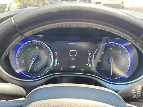 Used 2019 Chrysler Pacifica Touring-L Plus w/ Advanced Safetytec Group FWD image 20