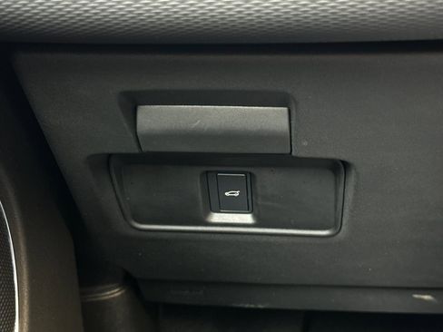 Certified 2025 Land Rover Discovery Sport Dynamic SE image 32