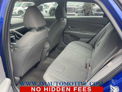 Used 2024 Hyundai Elantra SEL FWD image 3