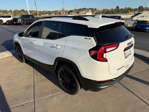Used 2023 GMC Terrain SLE w/ Driver Convenience Package image 10