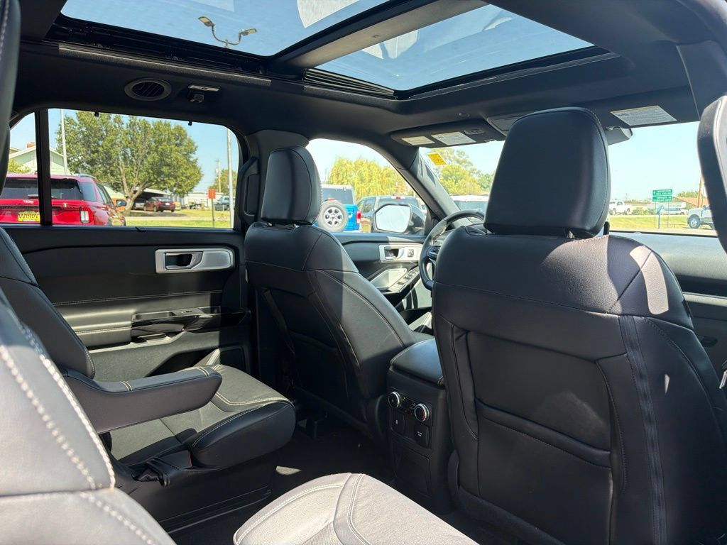 Used 2024 Ford Explorer ST w/ Equipment Group 401A AWD/4WD image 25