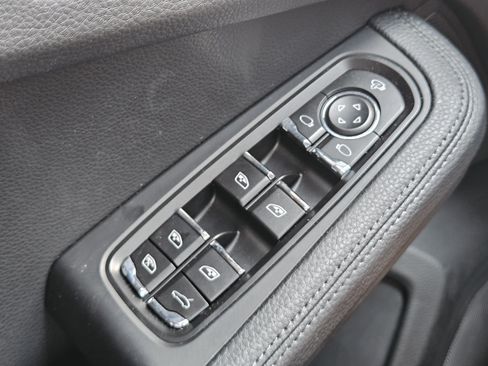 Certified 2026 Porsche Macan AWD/4WD image 23