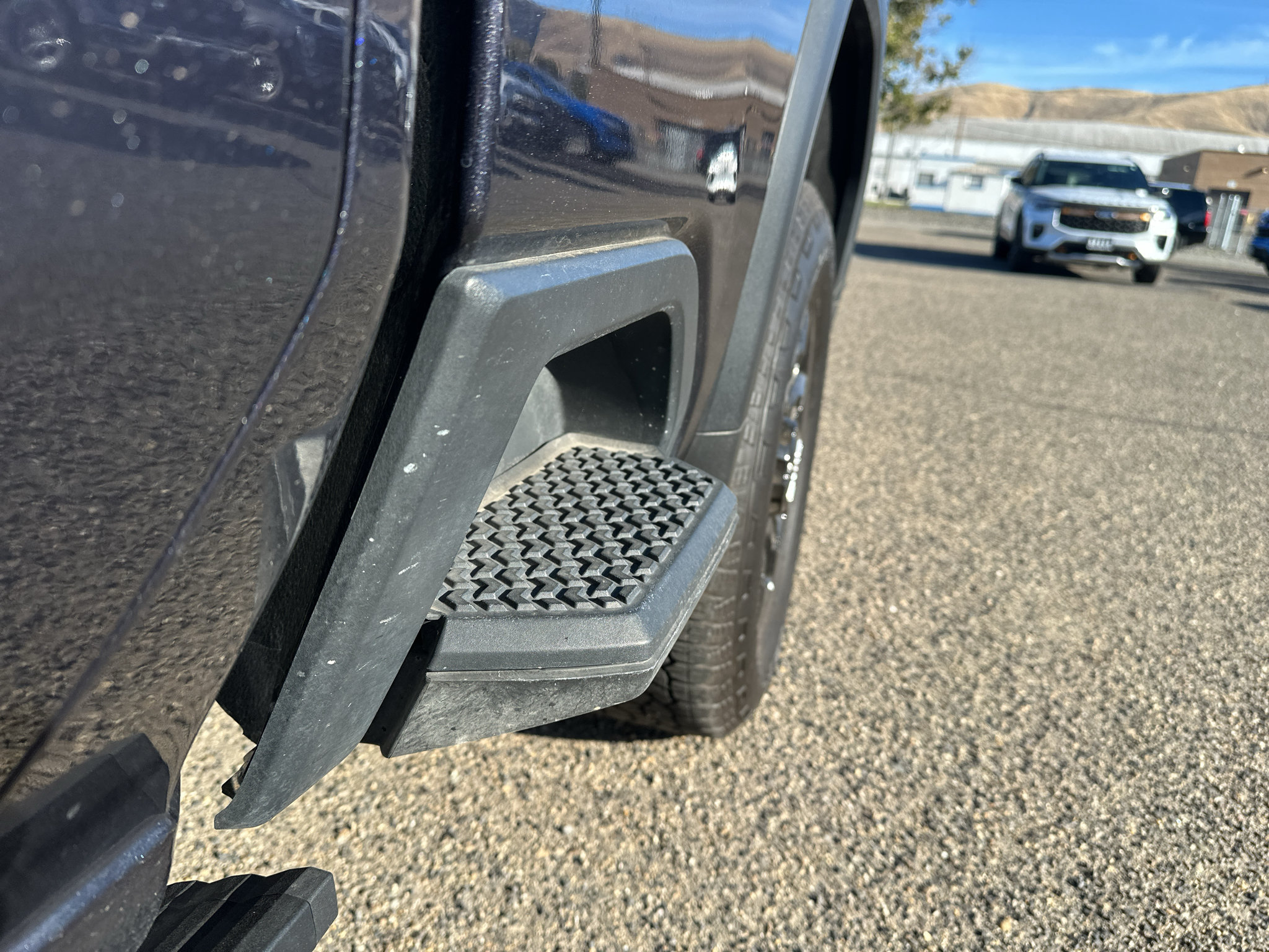 Used 2024 GMC Sierra 2500 AT4 w/ AT4 Premium Plus Package AWD/4WD image 12