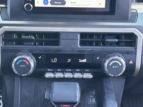 Used 2025 Toyota Tacoma TRD Sport AWD/4WD image 19