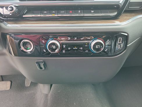 Used 2024 GMC Sierra 1500 Elevation image 13