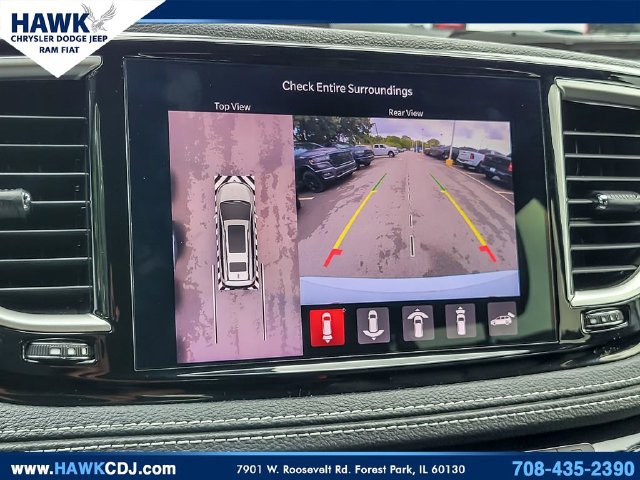 Used 2024 Chrysler Pacifica Limited FWD image 19