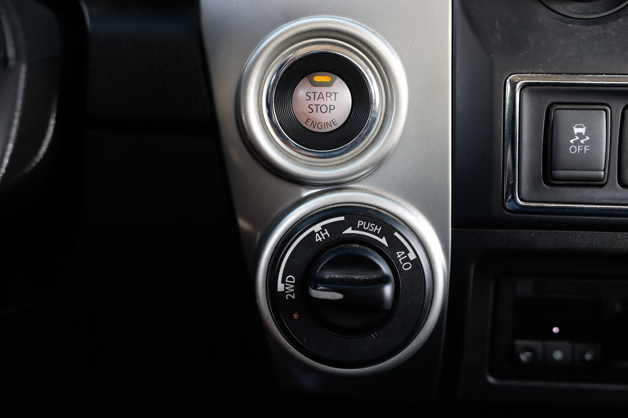 Used 2017 Nissan Titan SV AWD/4WD image 32