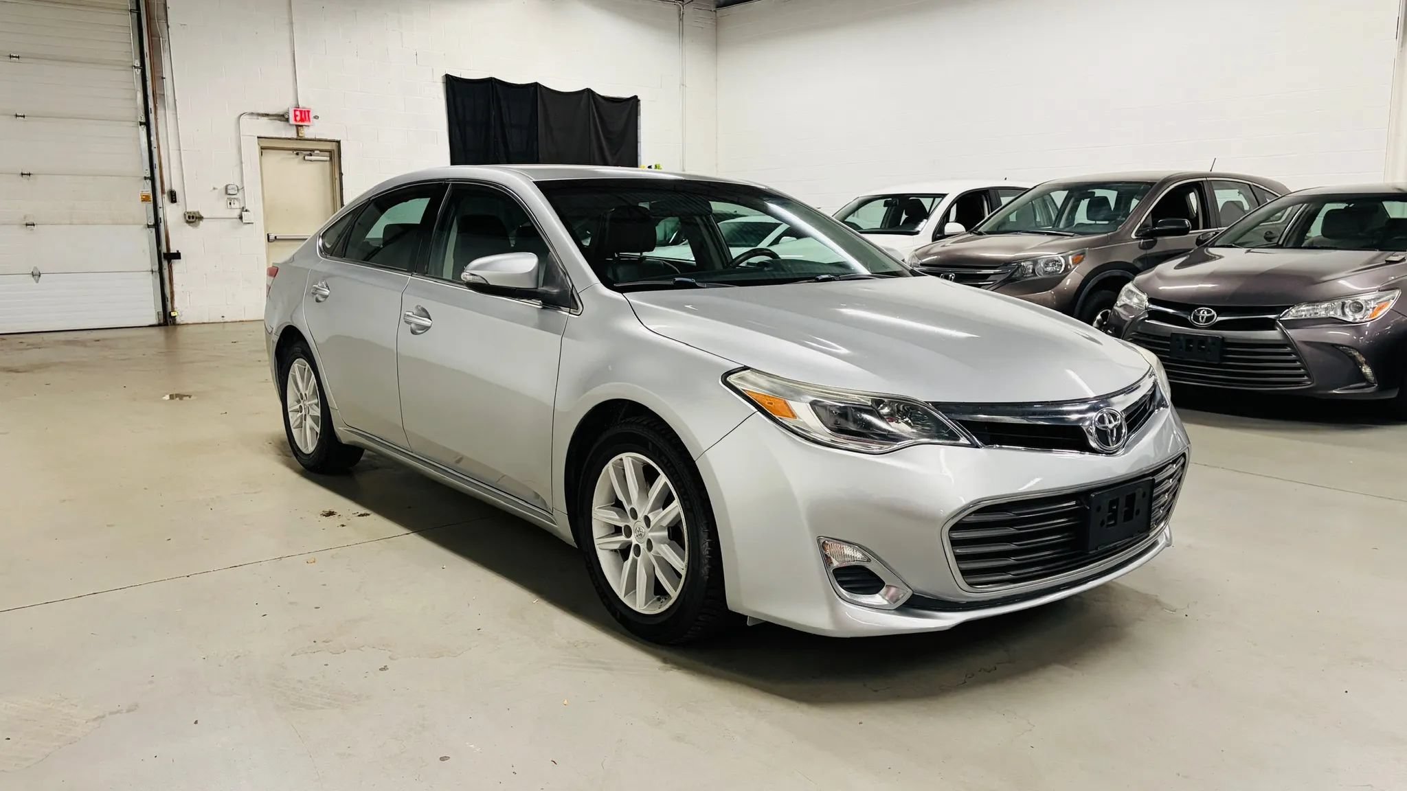 Used 2015 Toyota Avalon XLE FWD image 4