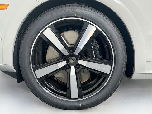 New 2026 Porsche Cayenne Turbo AWD/4WD image 33