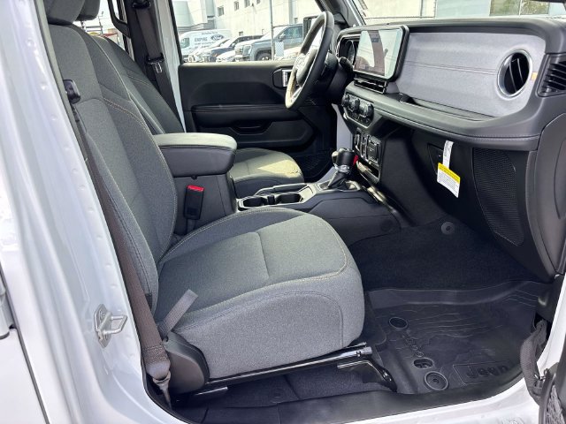 Used 2024 Jeep Wrangler Unlimited Sahara AWD/4WD image 20
