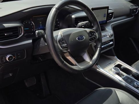 Used 2022 Ford Explorer XLT w/ Equipment Group 202A AWD/4WD image 13