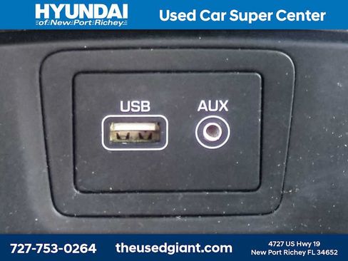 Used 2017 Hyundai Santa Fe SE FWD image 23