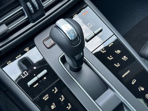 New 2026 Porsche Macan AWD/4WD image 28