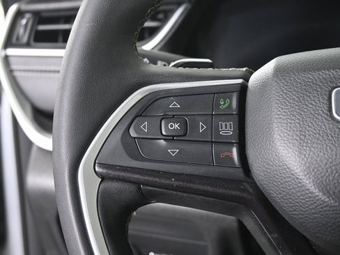 Used 2023 Jeep Grand Cherokee Altitude image 34