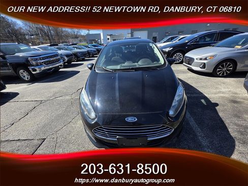 Used 2016 Ford Fiesta SE FWD image 2