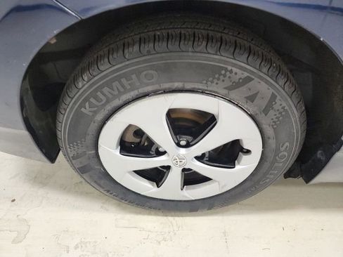 Used 2013 Toyota Prius Two image 12