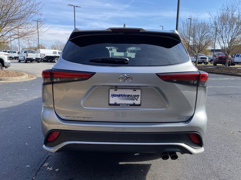 Used 2023 Toyota Highlander XSE image 8