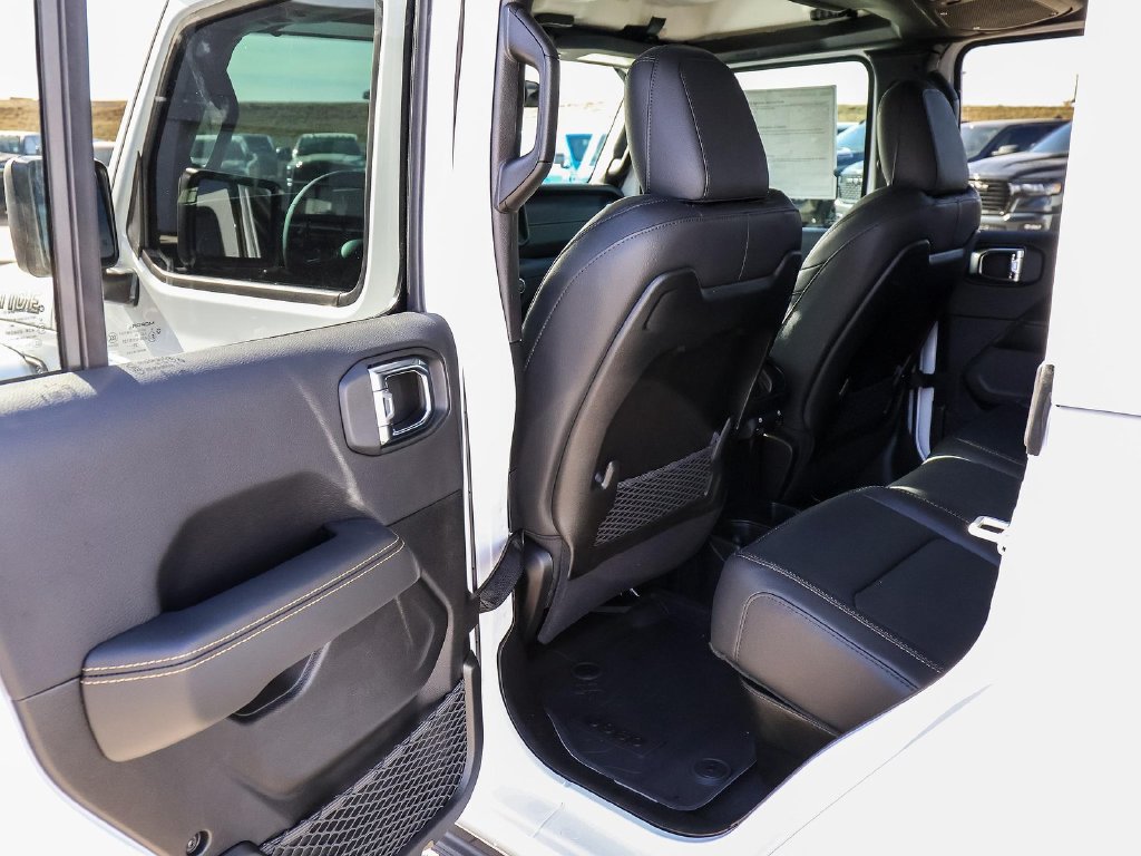 Used 2025 Jeep Gladiator Mojave AWD/4WD image 22