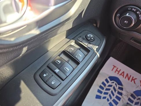 Used 2019 Jeep Cherokee Latitude Plus w/ Cold Weather Group image 30