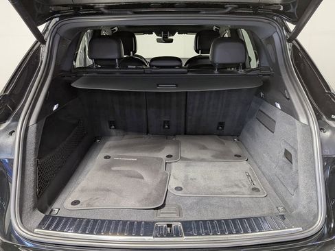 Used 2022 Porsche Cayenne Platinum Edition AWD/4WD image 45