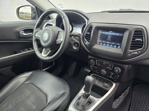 Used 2017 Jeep Compass Latitude w/ Popular Equipment Group FWD image 12