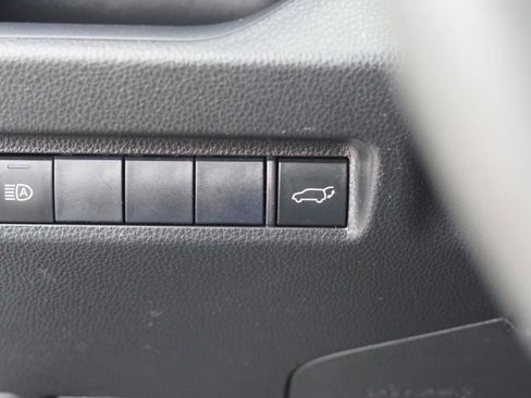 Used 2020 Toyota RAV4 XLE w/ Convenience Package FWD image 18