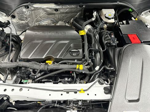 Used 2025 Chevrolet Trax LT FWD image 30
