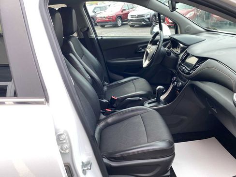 Used 2018 Chevrolet Trax LT w/ LT Convenience Package AWD/4WD image 25