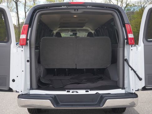 Used 2025 Chevrolet Express 3500 LT w/ LT Preferred Equipment Group RWD image 9
