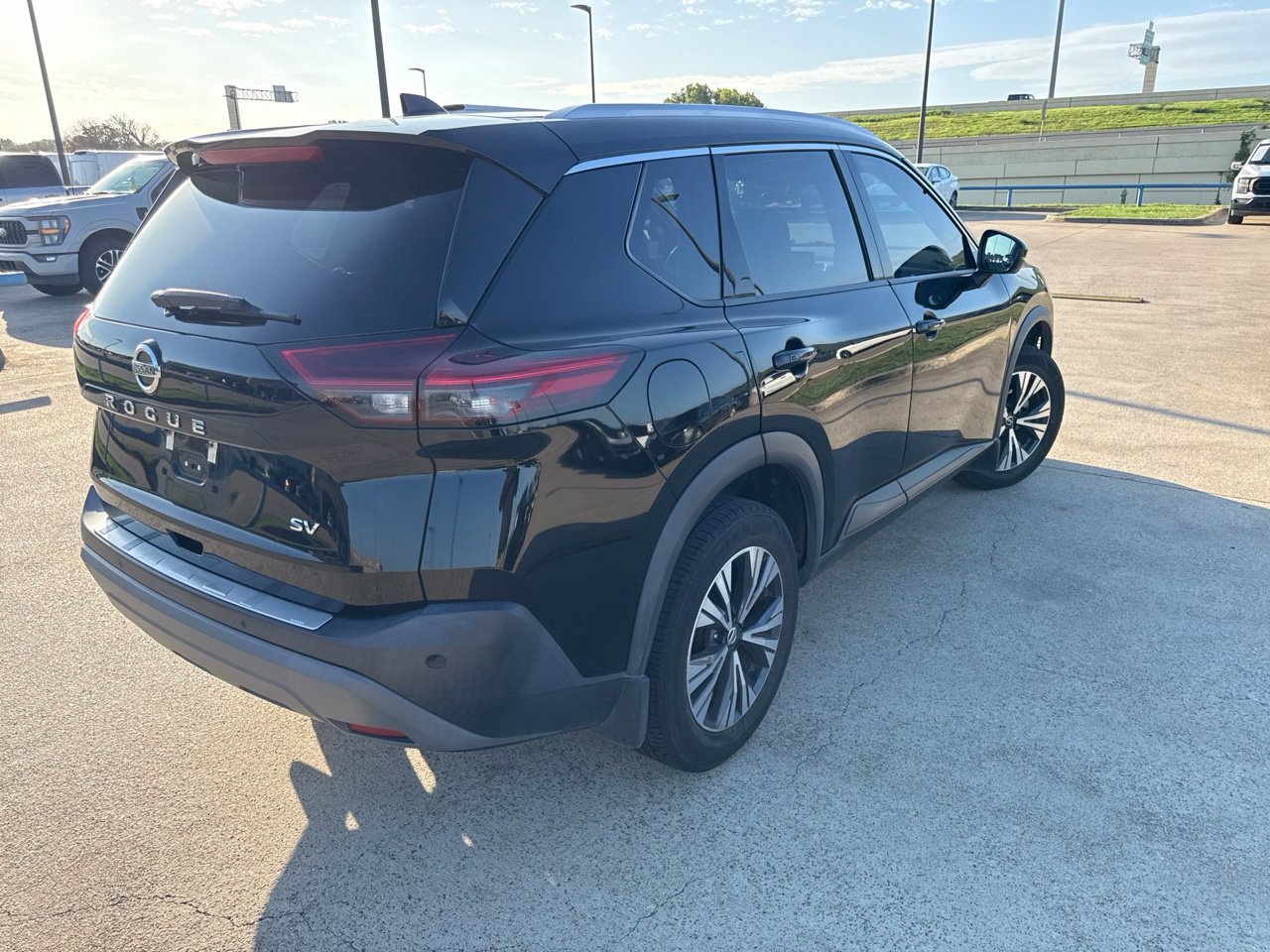 Used 2021 Nissan Rogue SV w/ Premium Package FWD image 11