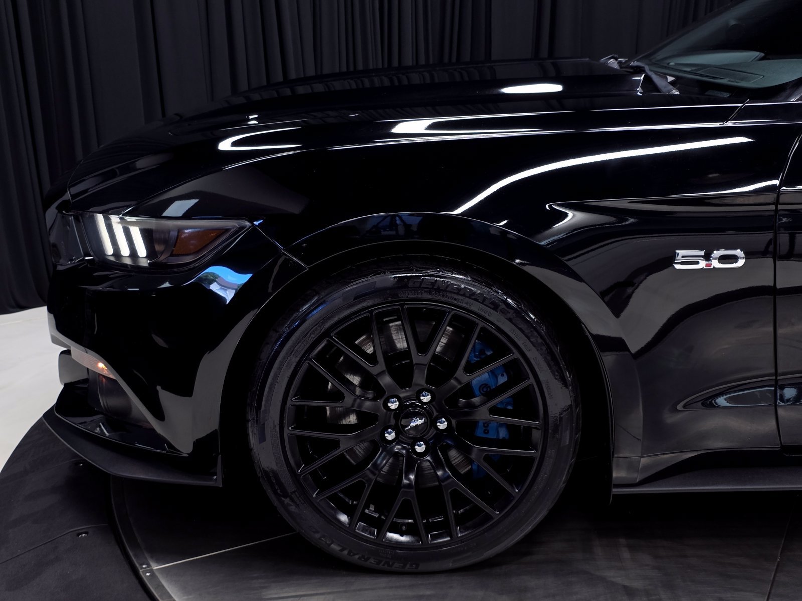 Used 2017 Ford Mustang GT Premium w/ GT Performance Package RWD image 38