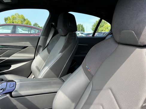 Used 2024 BMW i5 eDrive40i w/ M Sport Package RWD image 17