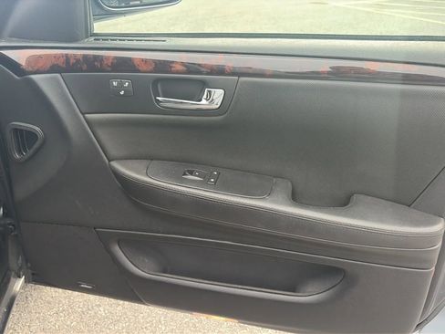 Used 2010 Cadillac DTS Premium image 42