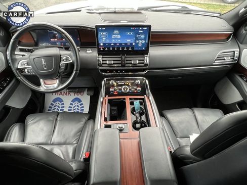 Used 2023 Lincoln Navigator Reserve image 2