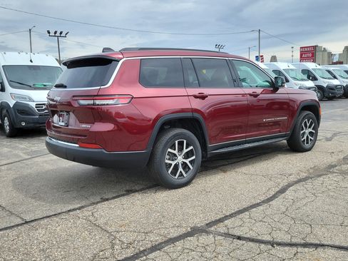 Used 2025 Jeep Grand Cherokee L Limited AWD/4WD image 4