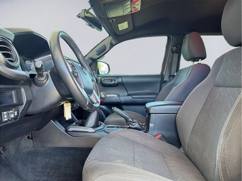 Used 2017 Toyota Tacoma TRD Off-Road w/ Tow Package AWD/4WD image 10