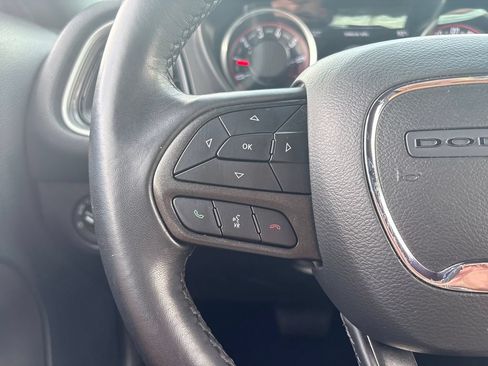 Used 2022 Dodge Challenger SXT RWD image 12