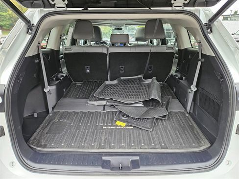 Used 2022 Toyota Highlander XLE image 11