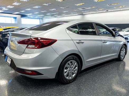 Used 2019 Hyundai Elantra SE w/ Winter Weather Package image 5